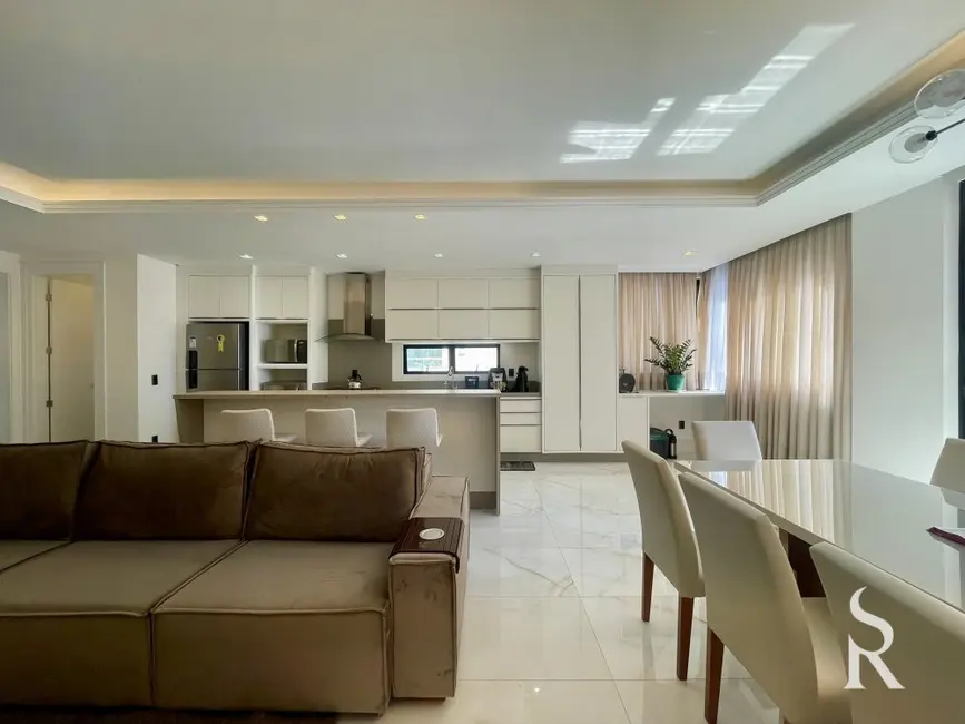 Apartamento com 3 quartos para alugar, 151m2 em Centro, Balneario Camboriu - SC - imagem 7 Foto 7 de Apartamento com 3 quartos para alugar, 151m2 em Centro, Balneario Camboriu - SC