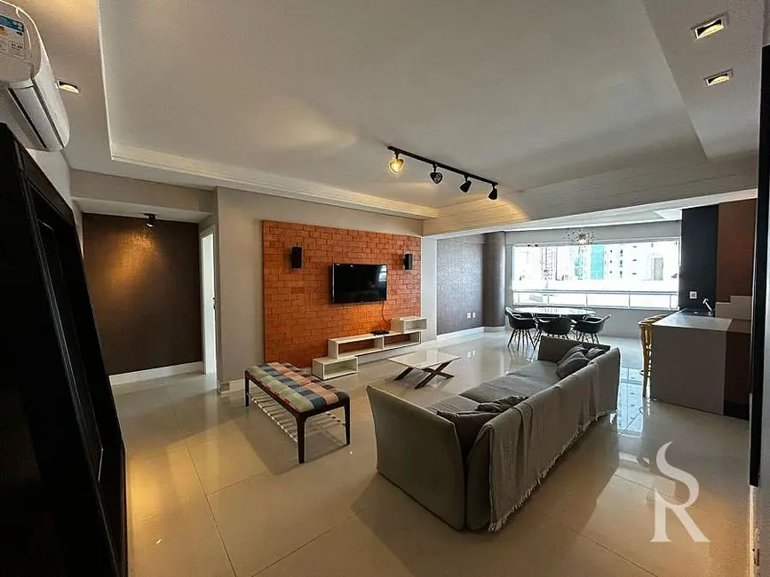 Apartamento com 3 quartos para alugar, 410m2 em Centro, Balneario Camboriu - SC - imagem 1 Foto 1 de Apartamento com 3 quartos para alugar, 410m2 em Centro, Balneario Camboriu - SC