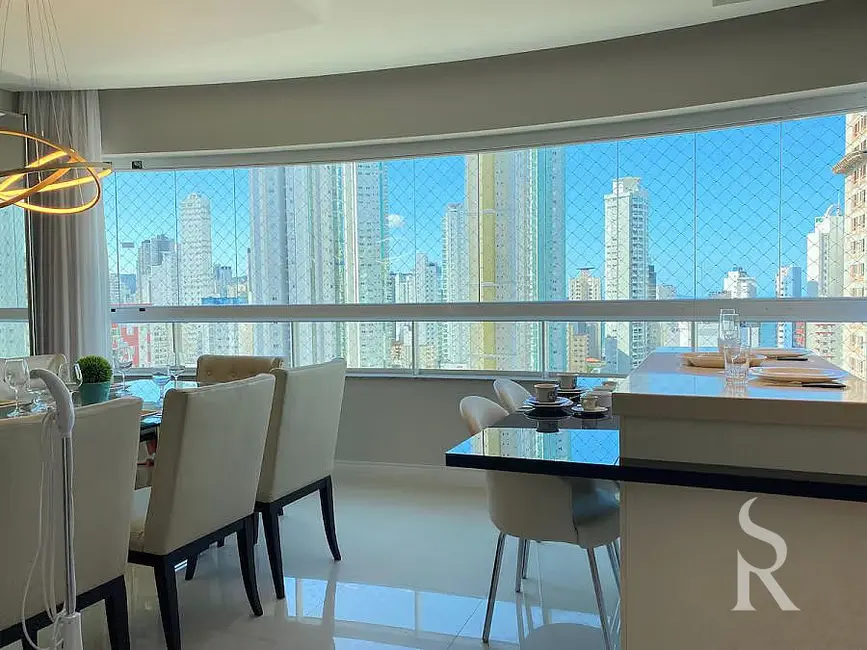 Apartamento com 3 quartos à venda, 130m2 em Centro, Balneario Camboriu - SC - imagem 4 Foto 4 de Apartamento com 3 quartos à venda, 130m2 em Centro, Balneario Camboriu - SC