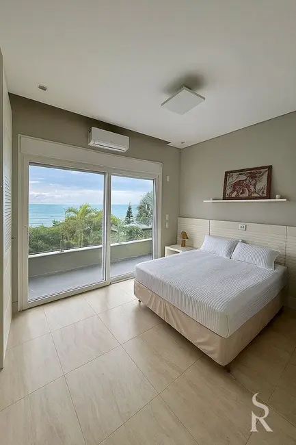 Casa com 6 quartos para alugar, 1000m2 em Praia do Estaleirinho, Balneario Camboriu - SC - imagem 6 Foto 6 de Casa com 6 quartos para alugar, 1000m2 em Praia do Estaleirinho, Balneario Camboriu - SC
