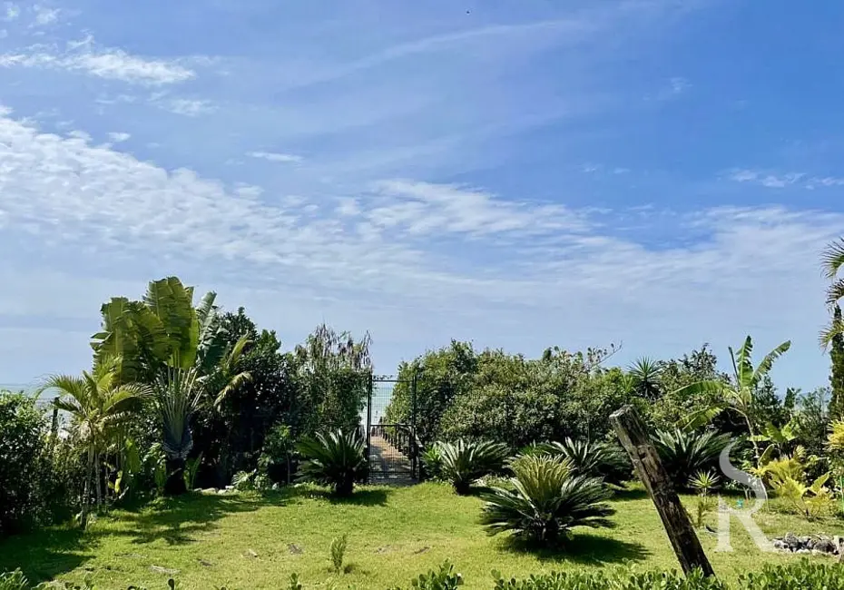 Casa com 6 quartos para alugar, 1000m2 em Praia do Estaleirinho, Balneario Camboriu - SC - imagem 4 Foto 4 de Casa com 6 quartos para alugar, 1000m2 em Praia do Estaleirinho, Balneario Camboriu - SC