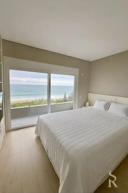 Casa com 6 quartos para alugar, 1000m2 em Praia do Estaleirinho, Balneario Camboriu - SC - imagem 5 Foto 5 de Casa com 6 quartos para alugar, 1000m2 em Praia do Estaleirinho, Balneario Camboriu - SC