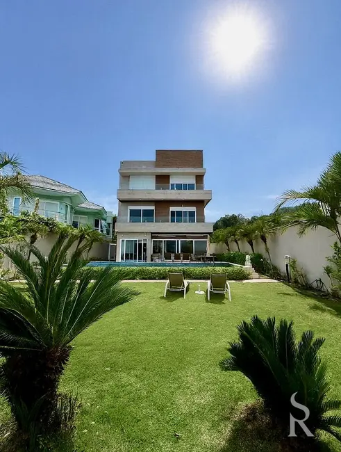 Casa com 6 quartos para alugar, 1000m2 em Praia do Estaleirinho, Balneario Camboriu - SC - imagem 2 Foto 2 de Casa com 6 quartos para alugar, 1000m2 em Praia do Estaleirinho, Balneario Camboriu - SC