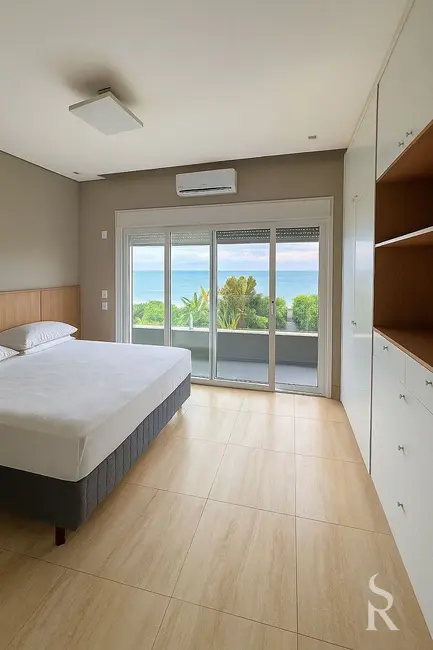 Casa com 6 quartos para alugar, 1000m2 em Praia do Estaleirinho, Balneario Camboriu - SC - imagem 9 Foto 9 de Casa com 6 quartos para alugar, 1000m2 em Praia do Estaleirinho, Balneario Camboriu - SC