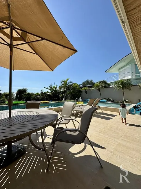 Casa com 6 quartos para alugar, 1000m2 em Praia do Estaleirinho, Balneario Camboriu - SC - imagem 1 Foto 1 de Casa com 6 quartos para alugar, 1000m2 em Praia do Estaleirinho, Balneario Camboriu - SC