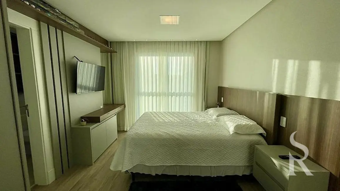 Apartamento com 3 quartos para alugar, 193m2 em Centro, Balneario Camboriu - SC - imagem 8 Foto 8 de Apartamento com 3 quartos para alugar, 193m2 em Centro, Balneario Camboriu - SC