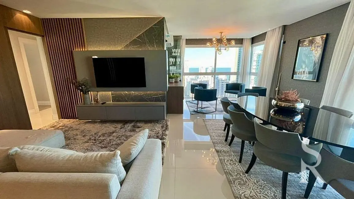 Apartamento com 3 quartos para alugar, 193m2 em Centro, Balneario Camboriu - SC - imagem 4 Foto 4 de Apartamento com 3 quartos para alugar, 193m2 em Centro, Balneario Camboriu - SC
