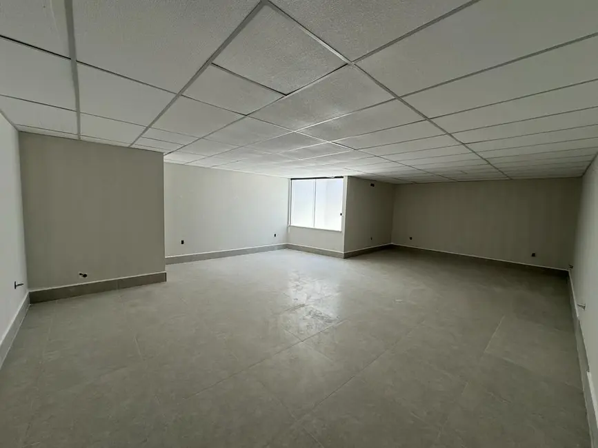 Sala Comercial para alugar, 80m2 em Costazul, Rio Das Ostras - RJ - imagem 5 Foto 5 de Sala Comercial para alugar, 80m2 em Costazul, Rio Das Ostras - RJ