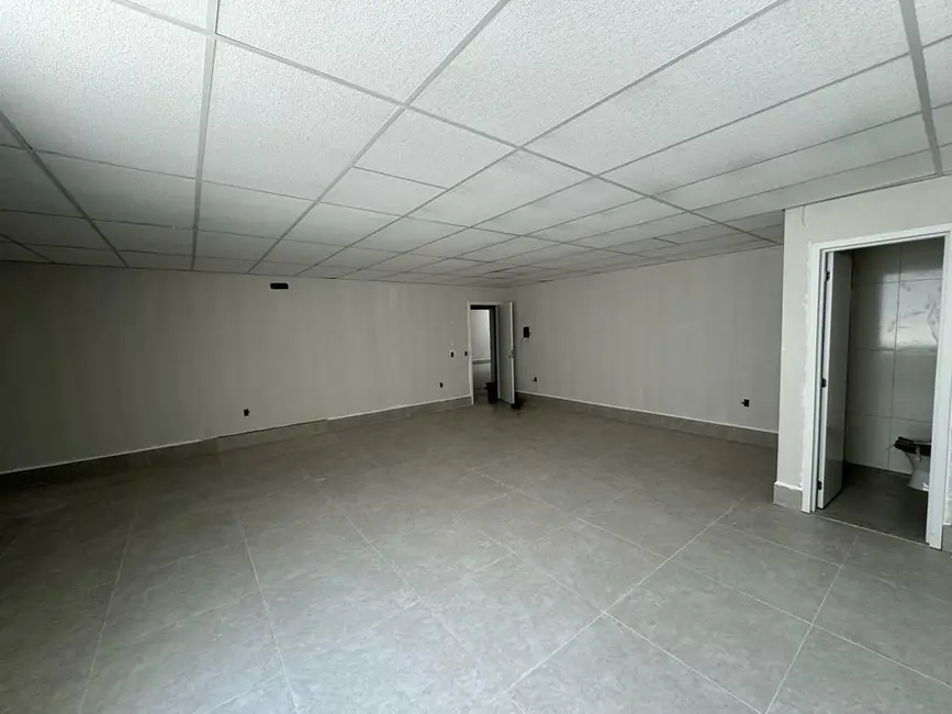 Sala Comercial para alugar, 80m2 em Costazul, Rio Das Ostras - RJ - imagem 3 Foto 3 de Sala Comercial para alugar, 80m2 em Costazul, Rio Das Ostras - RJ