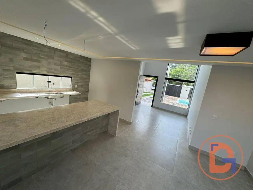 Casa de Condomínio com 3 quartos à venda, 320m2 em Bosque Beira Rio, Rio Das Ostras - RJ - imagem 4 Foto 4 de Casa de Condomínio com 3 quartos à venda, 320m2 em Bosque Beira Rio, Rio Das Ostras - RJ