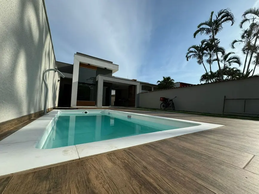 Foto 1 de Casa de Condomínio com 3 quartos à venda, 320m2 em Bosque Beira Rio, Rio Das Ostras - RJ