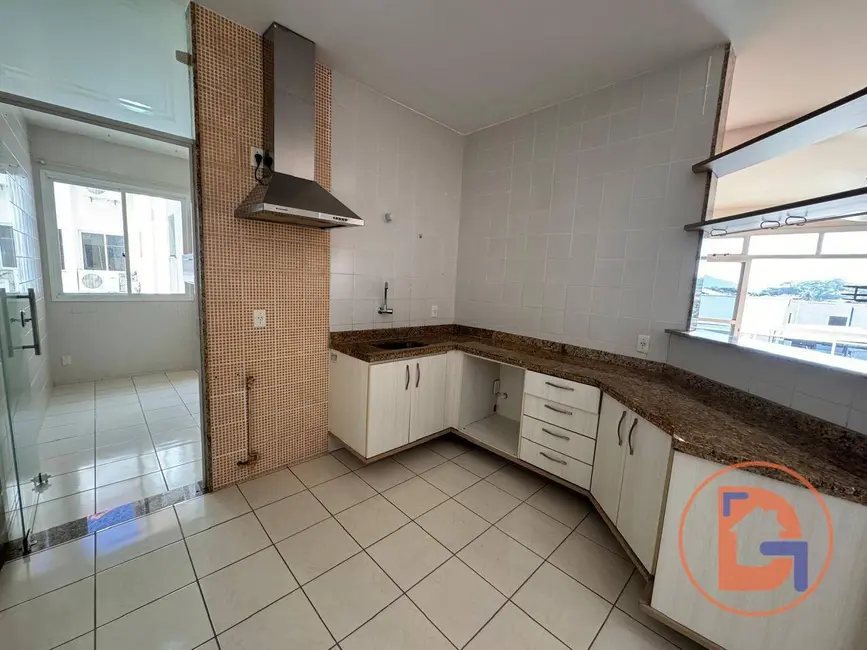 Foto 9 de Cobertura com 3 quartos à venda e para alugar, 125m2 em Extensão do Bosque, Rio Das Ostras - RJ