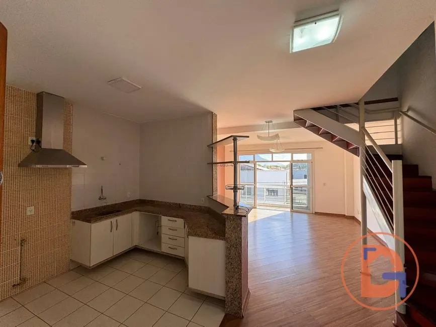 Foto 6 de Cobertura com 3 quartos à venda e para alugar, 125m2 em Extensão do Bosque, Rio Das Ostras - RJ