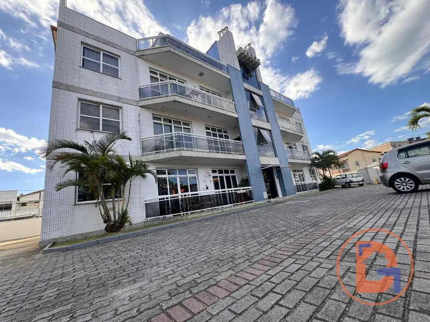 Foto 1 de Cobertura com 3 quartos à venda e para alugar, 125m2 em Extensão do Bosque, Rio Das Ostras - RJ