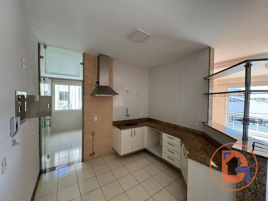 Foto 7 de Cobertura com 3 quartos à venda e para alugar, 125m2 em Extensão do Bosque, Rio Das Ostras - RJ