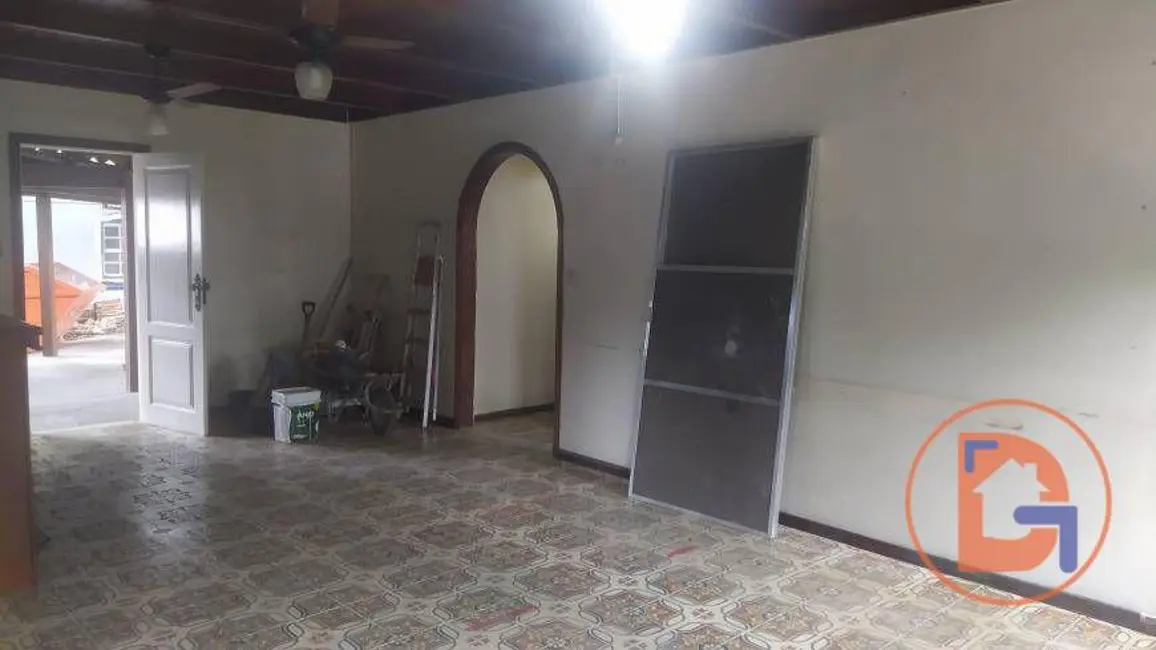 Casa com 9 quartos para alugar, 410m2 em Novo Rio das Ostras, Rio Das Ostras - RJ - imagem 8 Foto 8 de Casa com 9 quartos para alugar, 410m2 em Novo Rio das Ostras, Rio Das Ostras - RJ