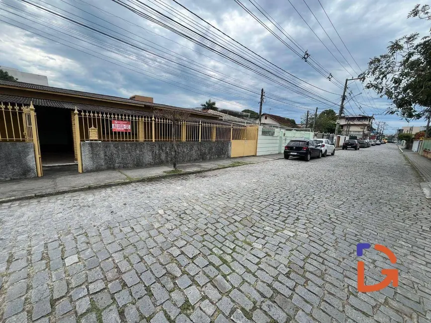 Casa com 4 quartos para alugar, 360m2 em Novo Rio das Ostras, Rio Das Ostras - RJ - imagem 2 Foto 2 de Casa com 4 quartos para alugar, 360m2 em Novo Rio das Ostras, Rio Das Ostras - RJ