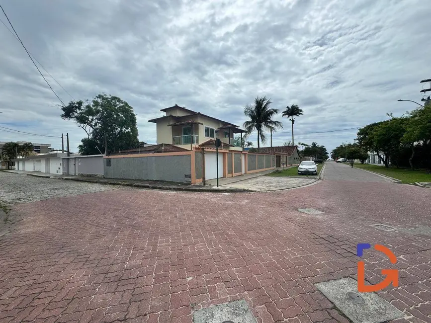 Foto 2 de Casa com 4 quartos para alugar, 214m2 em Costazul, Rio Das Ostras - RJ