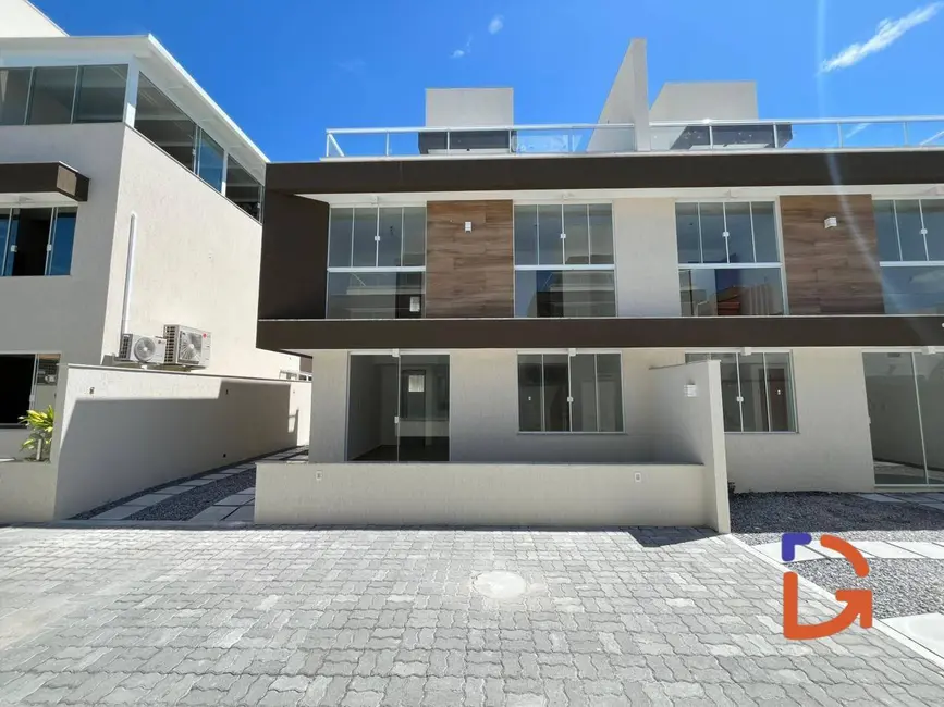 Foto 2 de Casa de Condomínio com 2 quartos à venda e para alugar, 93m2 em Recreio, Rio Das Ostras - RJ