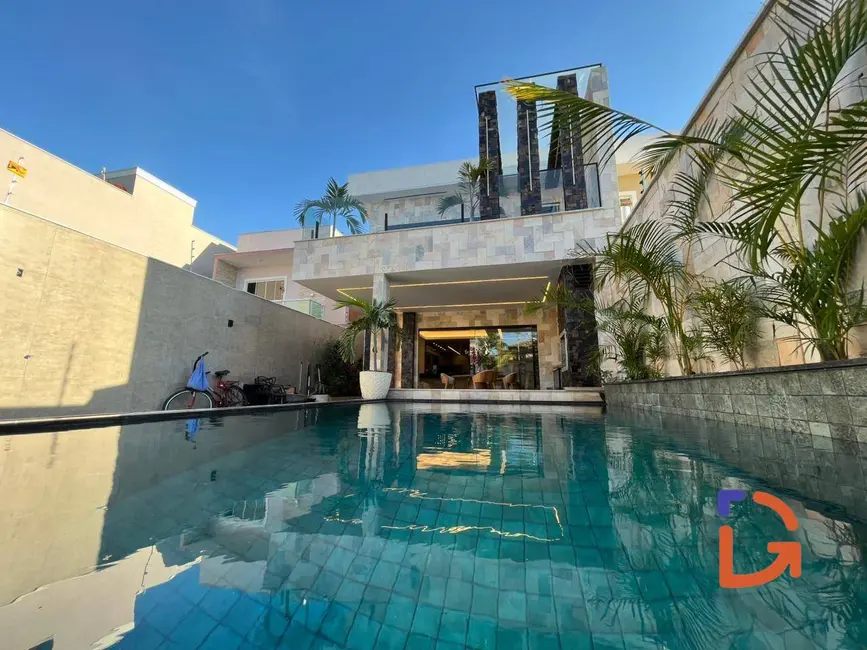 Casa com 4 quartos à venda, 392m2 em Ouro Verde, Rio Das Ostras - RJ - imagem 1 Foto 1 de Casa com 4 quartos à venda, 392m2 em Ouro Verde, Rio Das Ostras - RJ