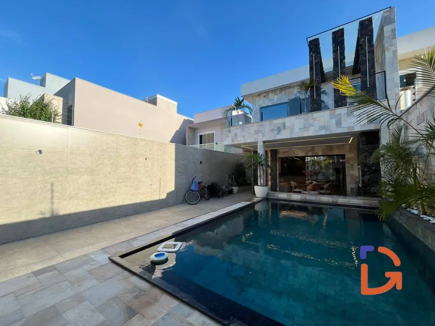 Casa com 4 quartos à venda, 392m2 em Ouro Verde, Rio Das Ostras - RJ - imagem 2 Foto 2 de Casa com 4 quartos à venda, 392m2 em Ouro Verde, Rio Das Ostras - RJ