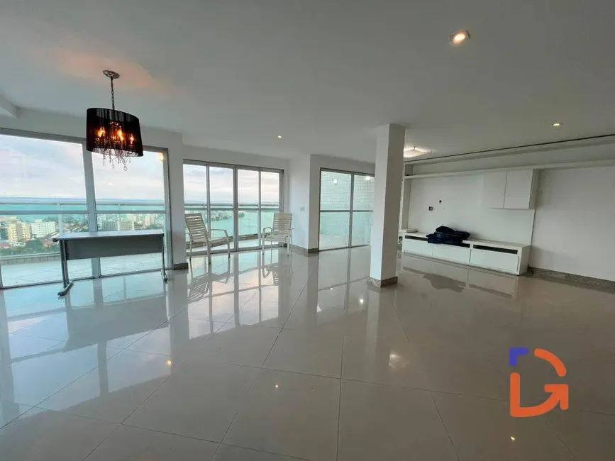 Cobertura com 3 quartos à venda e para alugar, 300m2 em Granja dos Cavaleiros, Macae - RJ - imagem 4 Foto 4 de Cobertura com 3 quartos à venda e para alugar, 300m2 em Granja dos Cavaleiros, Macae - RJ