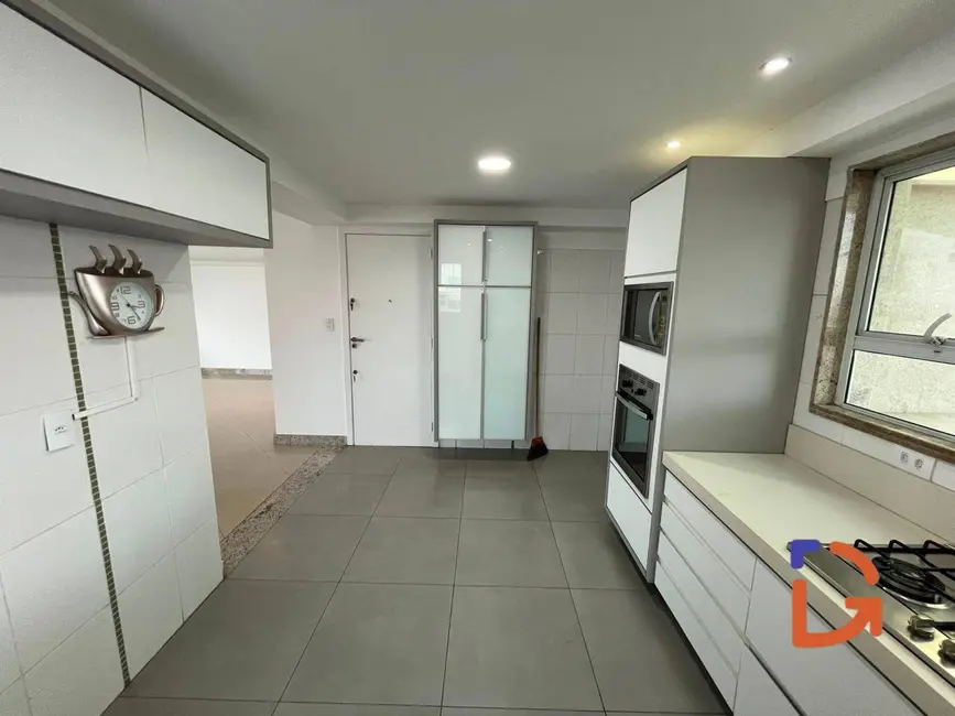 Cobertura com 3 quartos à venda e para alugar, 300m2 em Granja dos Cavaleiros, Macae - RJ - imagem 9 Foto 9 de Cobertura com 3 quartos à venda e para alugar, 300m2 em Granja dos Cavaleiros, Macae - RJ
