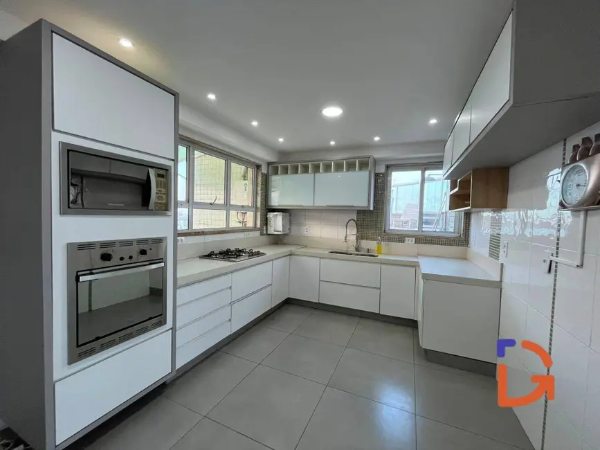 Cobertura com 3 quartos à venda e para alugar, 300m2 em Granja dos Cavaleiros, Macae - RJ - imagem 8 Foto 8 de Cobertura com 3 quartos à venda e para alugar, 300m2 em Granja dos Cavaleiros, Macae - RJ