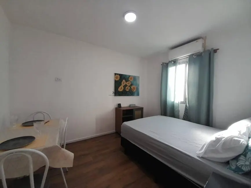 Foto 2 de Kitnet à venda, 18m2 em Ocian, Praia Grande - SP