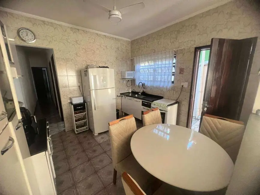 Casa com 2 quartos para alugar, 74m2 em Maracanã, Praia Grande - SP - imagem 3 Foto 3 de Casa com 2 quartos para alugar, 74m2 em Maracanã, Praia Grande - SP