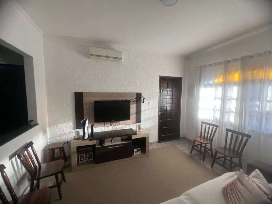 Casa com 2 quartos para alugar, 74m2 em Maracanã, Praia Grande - SP - imagem 2 Foto 2 de Casa com 2 quartos para alugar, 74m2 em Maracanã, Praia Grande - SP