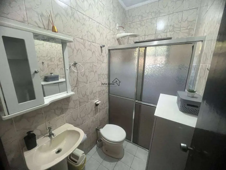 Casa com 2 quartos para alugar, 74m2 em Maracanã, Praia Grande - SP - imagem 5 Foto 5 de Casa com 2 quartos para alugar, 74m2 em Maracanã, Praia Grande - SP