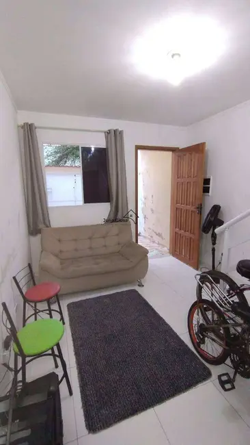 Sobrado com 2 quartos para alugar em Melvi, Praia Grande - SP - imagem 1 Foto 1 de Sobrado com 2 quartos para alugar em Melvi, Praia Grande - SP