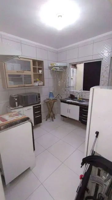 Sobrado com 2 quartos para alugar em Melvi, Praia Grande - SP - imagem 4 Foto 4 de Sobrado com 2 quartos para alugar em Melvi, Praia Grande - SP