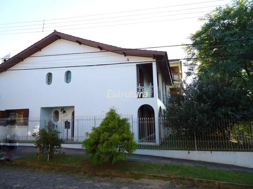 Foto 2 de Casa com 4 quartos à venda, 345m2 em Nossa Senhora de Lourdes, Santa Maria - RS