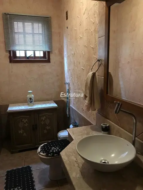 Casa com 4 quartos à venda, 262m2 em Nossa Senhora do Perpétuo Socorro, Santa Maria - RS - imagem 7 Foto 7 de Casa com 4 quartos à venda, 262m2 em Nossa Senhora do Perpétuo Socorro, Santa Maria - RS
