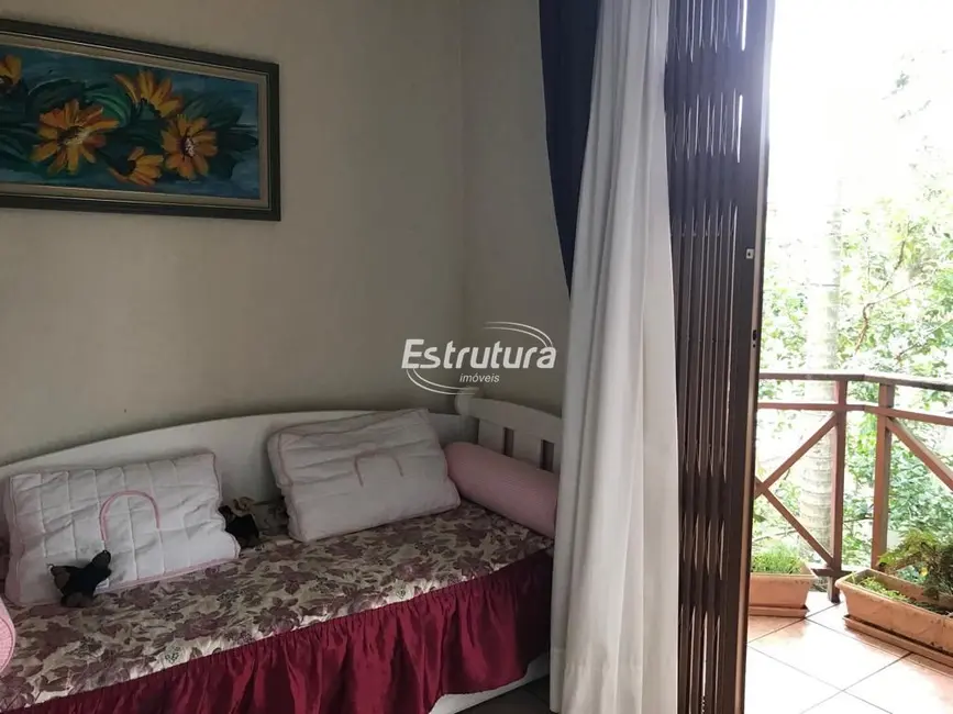 Casa com 4 quartos à venda, 262m2 em Nossa Senhora do Perpétuo Socorro, Santa Maria - RS - imagem 8 Foto 8 de Casa com 4 quartos à venda, 262m2 em Nossa Senhora do Perpétuo Socorro, Santa Maria - RS