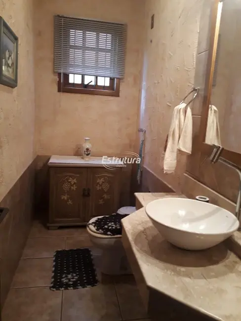 Casa com 4 quartos à venda, 262m2 em Nossa Senhora do Perpétuo Socorro, Santa Maria - RS - imagem 9 Foto 9 de Casa com 4 quartos à venda, 262m2 em Nossa Senhora do Perpétuo Socorro, Santa Maria - RS