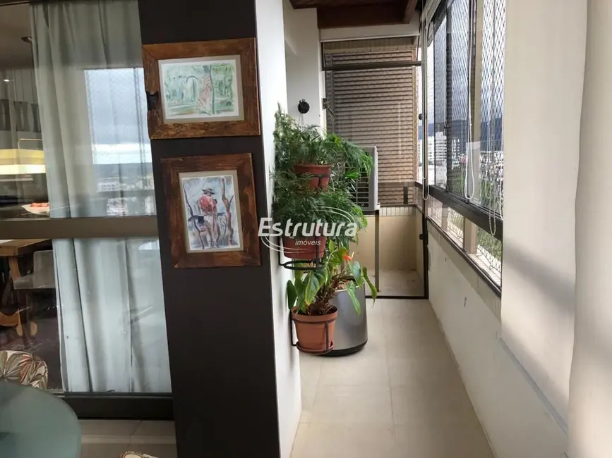 Foto 2 de Apartamento com 3 quartos à venda, 184m2 em Centro, Santa Maria - RS