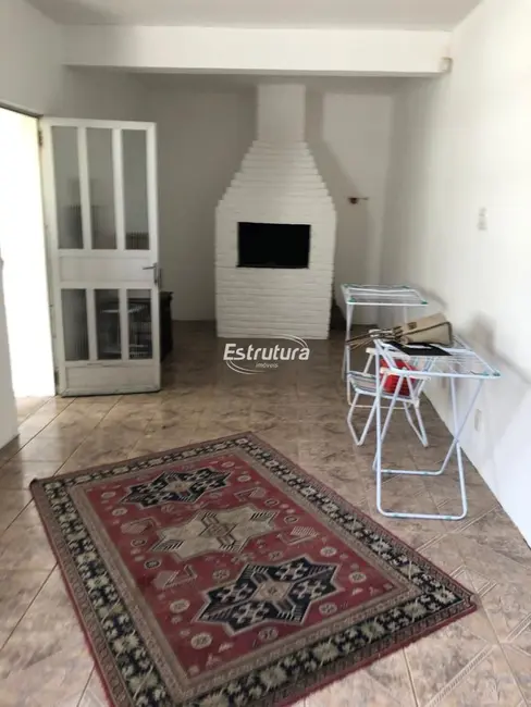 Foto 2 de Casa com 5 quartos à venda, 190m2 em Nossa Senhora de Lourdes, Santa Maria - RS