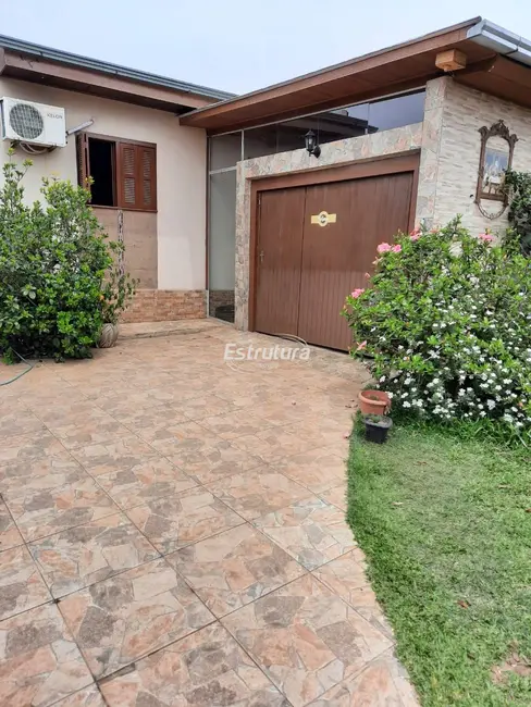 Foto 2 de Casa com 2 quartos à venda, 100m2 em São João, Santa Maria - RS