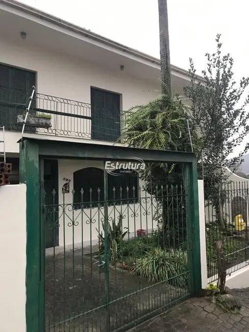 Foto 1 de Casa com 4 quartos à venda, 290m2 em Nossa Senhora Medianeira, Santa Maria - RS