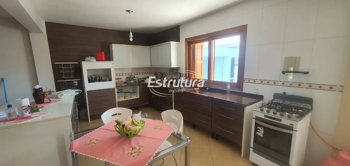 Casa com 3 quartos à venda, 250m2 em Pinheiro Machado, Santa Maria - RS - imagem 8 Foto 8 de Casa com 3 quartos à venda, 250m2 em Pinheiro Machado, Santa Maria - RS