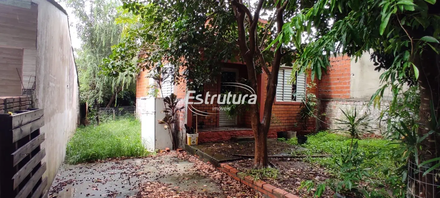 Foto 2 de Casa com 2 quartos à venda, 220m2 em Tancredo Neves, Santa Maria - RS
