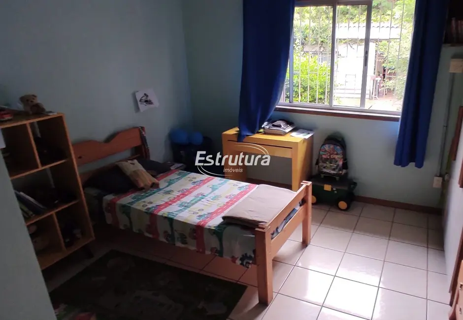 Foto 1 de Casa com 7 quartos à venda, 520m2 em Km 3, Santa Maria - RS