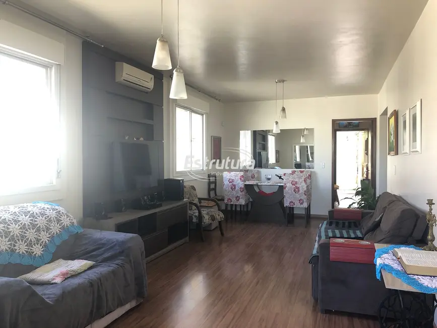 Foto 2 de Casa com 3 quartos à venda, 150m2 em Nossa Senhora das Dores, Santa Maria - RS