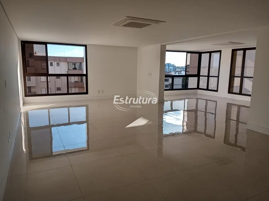 Foto 2 de Apartamento com 3 quartos à venda, 220m2 em Nossa Senhora de Fátima, Santa Maria - RS