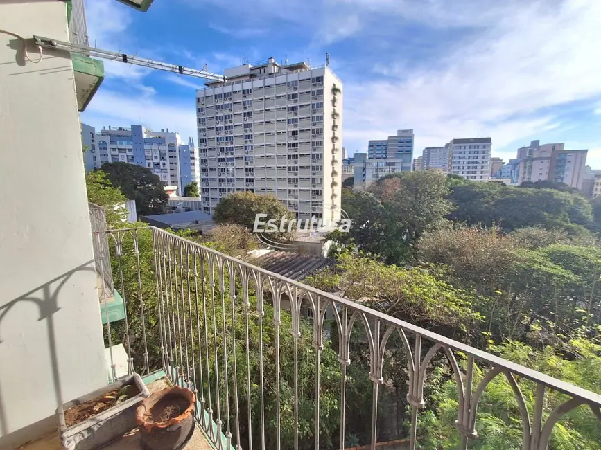 Apartamento com 3 quartos para alugar, 148m2 em Centro, Santa Maria - RS - imagem 9 Foto 9 de Apartamento com 3 quartos para alugar, 148m2 em Centro, Santa Maria - RS