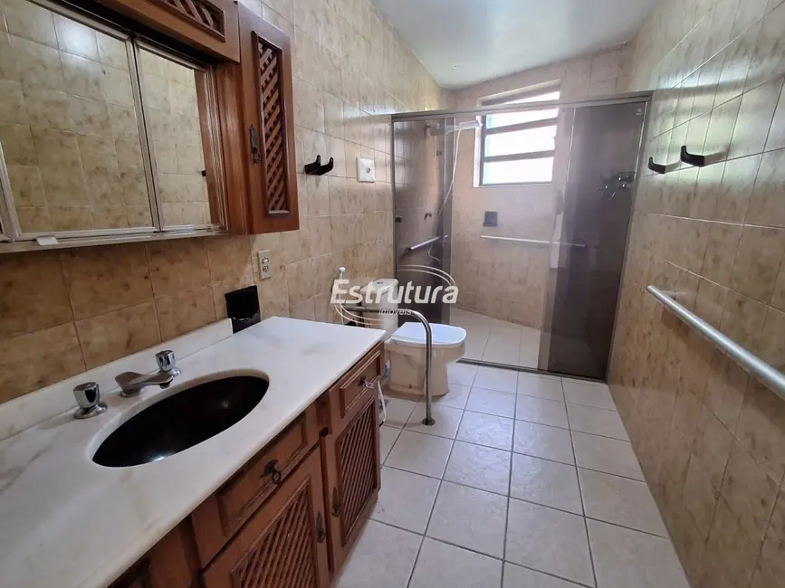 Apartamento com 3 quartos para alugar, 148m2 em Centro, Santa Maria - RS - imagem 7 Foto 7 de Apartamento com 3 quartos para alugar, 148m2 em Centro, Santa Maria - RS