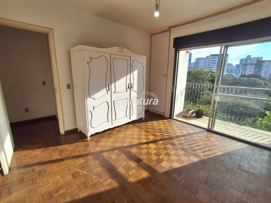 Apartamento com 3 quartos para alugar, 148m2 em Centro, Santa Maria - RS - imagem 8 Foto 8 de Apartamento com 3 quartos para alugar, 148m2 em Centro, Santa Maria - RS